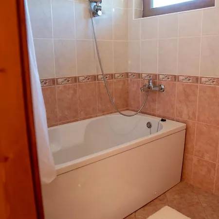 Holiday home далинда *